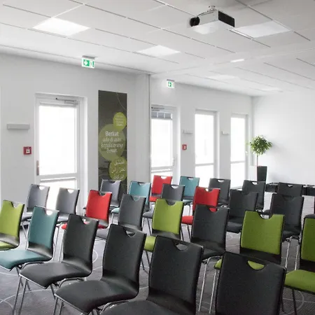 Internationales Tagungszentrum Karimu *